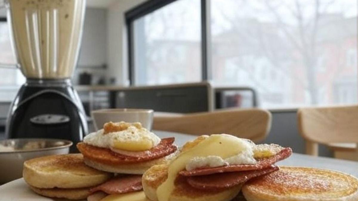 Classic Eggs Benedict with Hollandaise Sauce