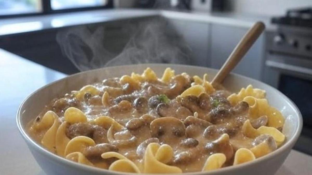 Easy Beef Stroganoff with Mushrooms and Sour Cream