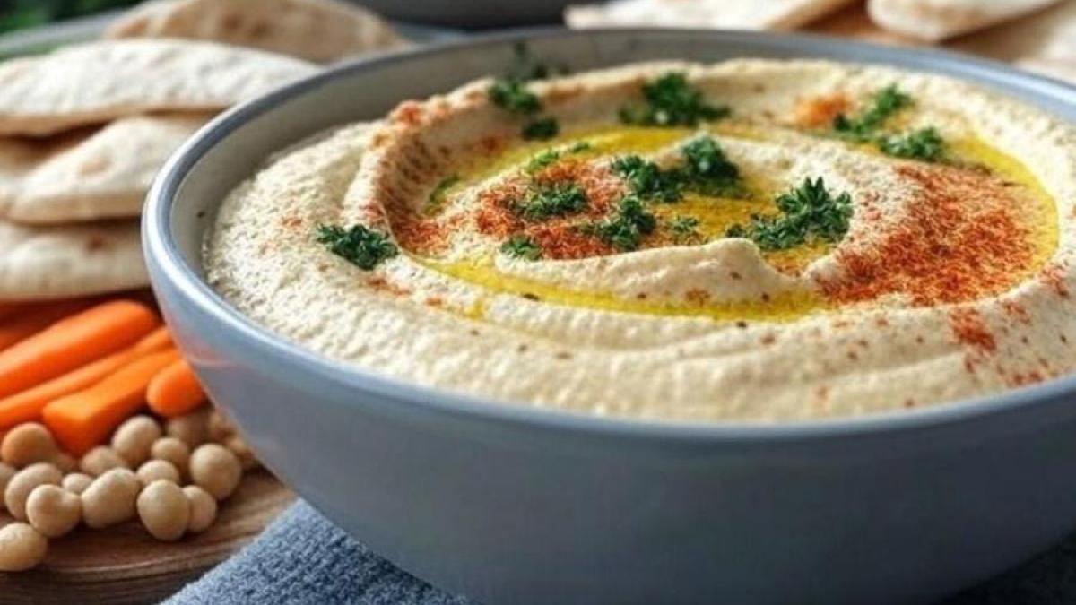 Homemade Hummus: Smooth and Creamy Dip