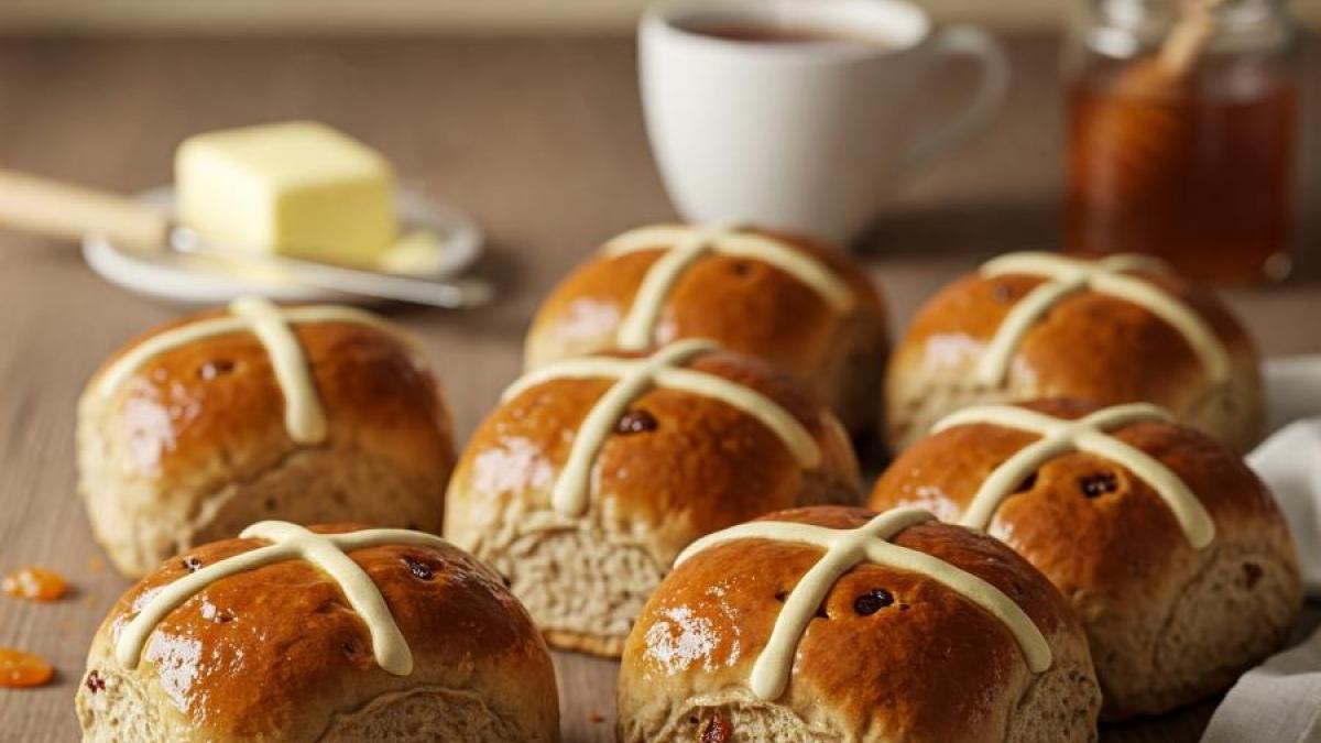 Traditional Hot Cross Buns Recipe