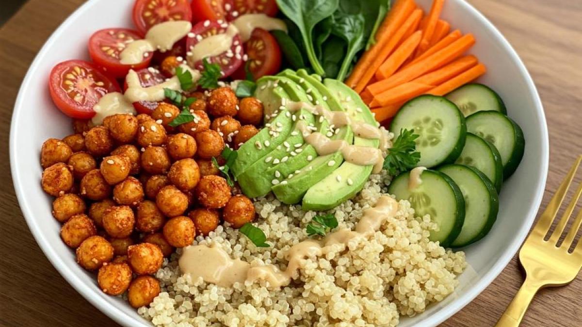 Healthy Quinoa and Spicy Chickpea Buddha Bowl Recipe