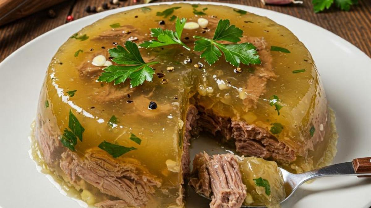 Traditional Serbian Aspic Recipe (Pihtije)