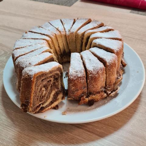 Tradicionalni recept za slovensko potico – Kako speči orehovo potico